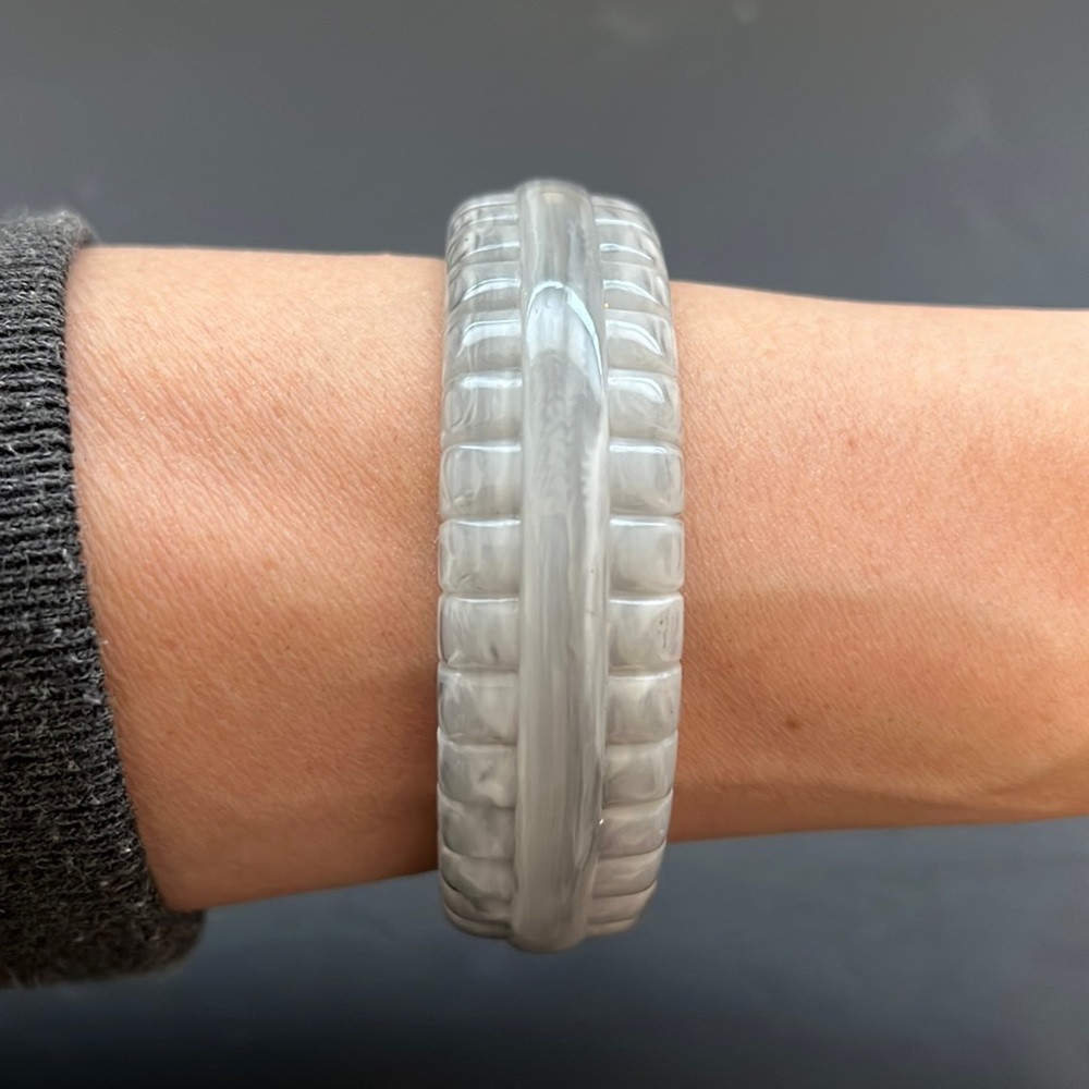 Vintage Plastic Bangle Bracelet, Gray, Marble, Scalloped, Retro, Boho